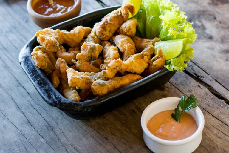 Cazón en adobo: el truco para que salga crujiente por fuera y jugoso por dentro