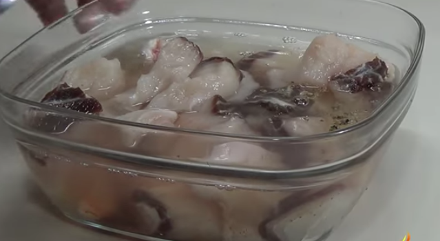 Cazón en adobo el truco para que salga crujiente por fuera y jugoso por dentro
