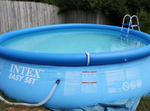Cómo reparar una piscina de plástico 1 Cómo reparar una piscina de plástico