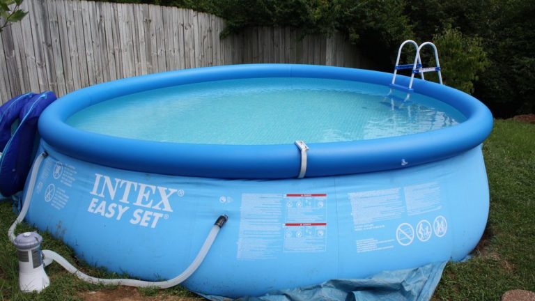 Cómo reparar una piscina de plástico