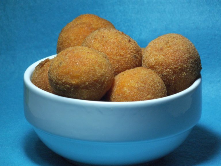 Croquetas de espinacas: así puedes hacer que en tu casa se coma verdura