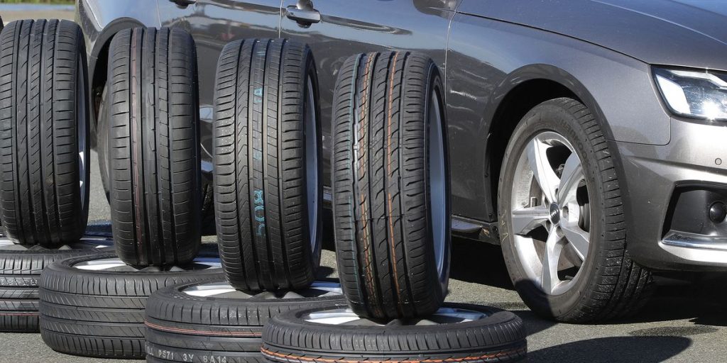 ¿Cuándo salieron los primeros neumáticos negros?