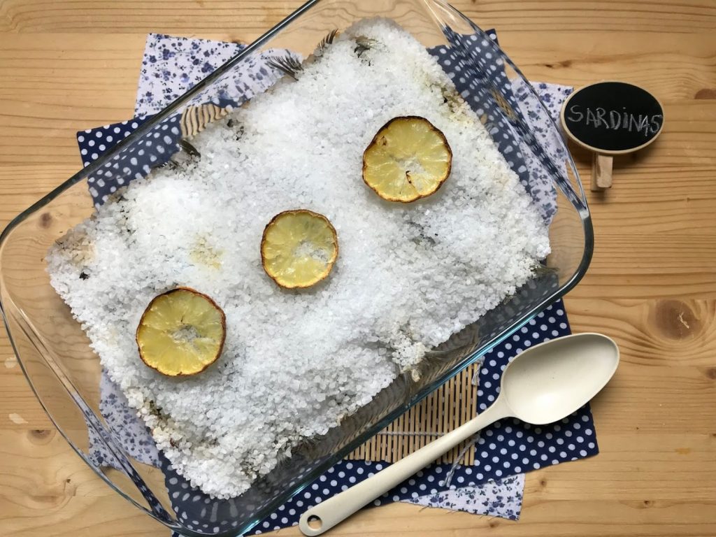 El truco para asar sardinas en un minuto y que no huelan