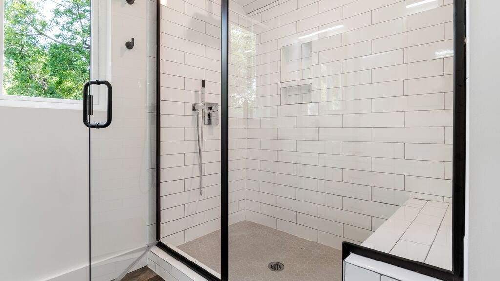 El truco para limpiar la mampara de la ducha y que no queden gotas 41 ¿Qué es una mampara de la ducha?