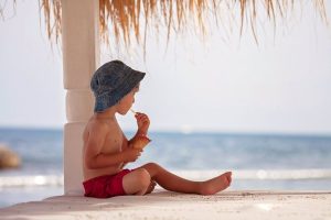El 'corte de digestión' no existe: la ciencia revela qué ocurre al bañarte tras comer