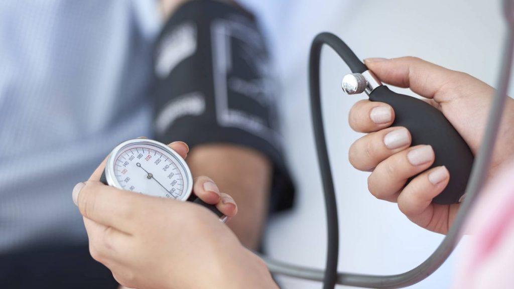 ¿Por qué el paracetamol afecta la presión arterial?