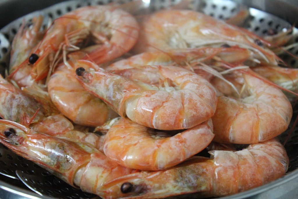 Gambas a la plancha el truco para que jamás se te pegue ni un bigote