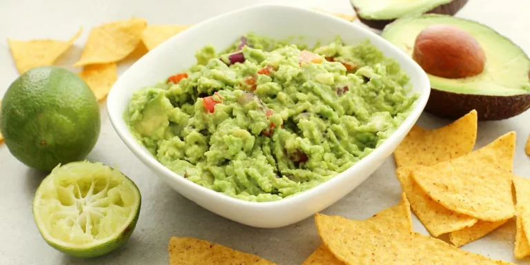 El desayuno saludable de Jaime Cantizano que puedes hacer en casa: huevo escalfado, guacamole y sésamo