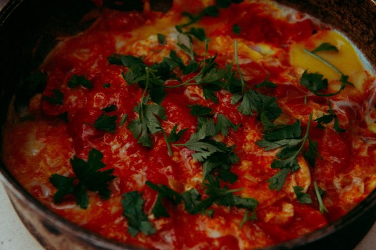 Huevos fritos a la extremeña: ¿Qué llevan y cómo se hacen?