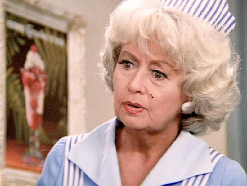 Joan Blondell fue Vi en Grease