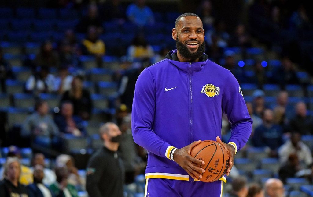 La inteligencia de LeBron James más allá de las canchas