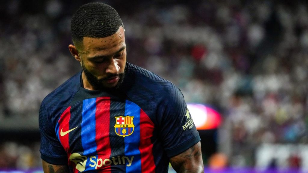 Los tres jugadores de los que debe deshacerse el Barcelona para fichar 55 El futuro de Memphis Depay