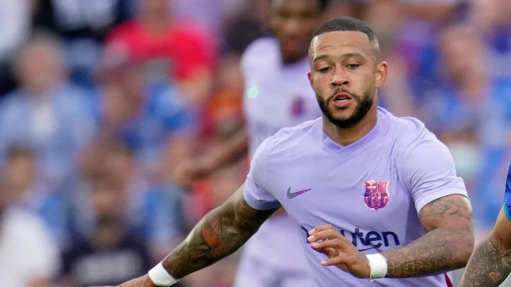 Memphis Depay pide una carta de libertad 