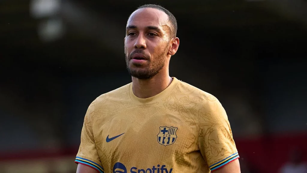 28 kilos: el descarte de Xavi para el Barcelona que no vale para nada 15 Pierre Emerick Aubameyang, el descarte de Xavi