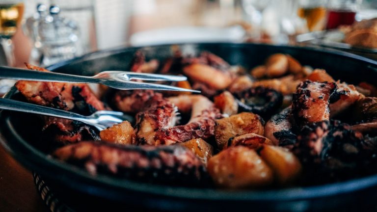 Pulpo a la brasa: el secreto que nadie te dice para que quede espectacular