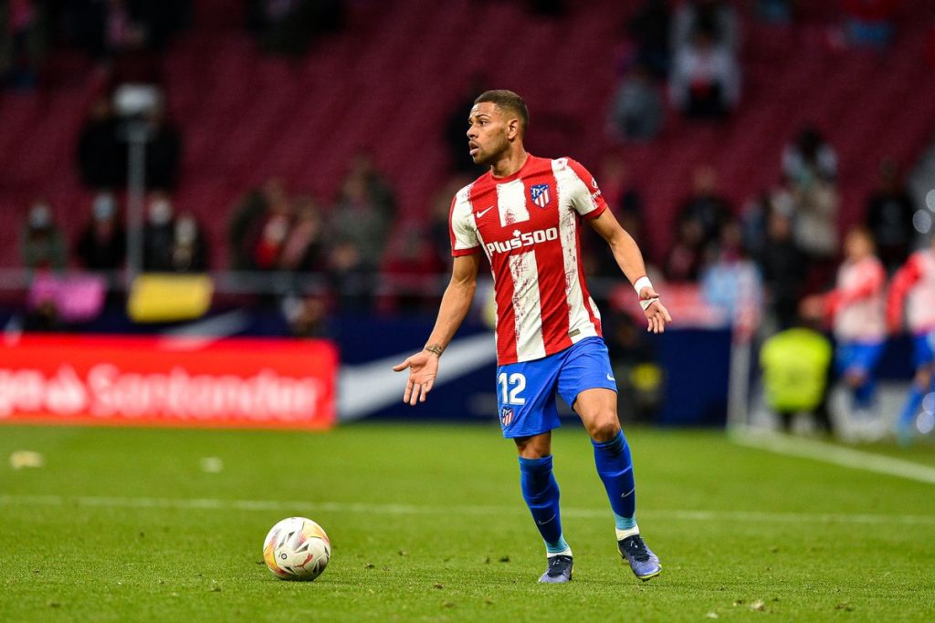 El mejor relevo para superar a Renan Lodi 