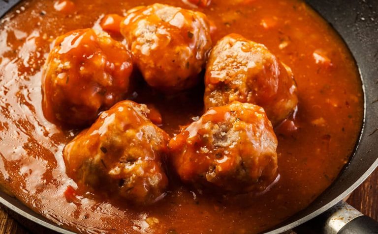 La mejor salsa que puedes preparar para unas albóndigas de '10'