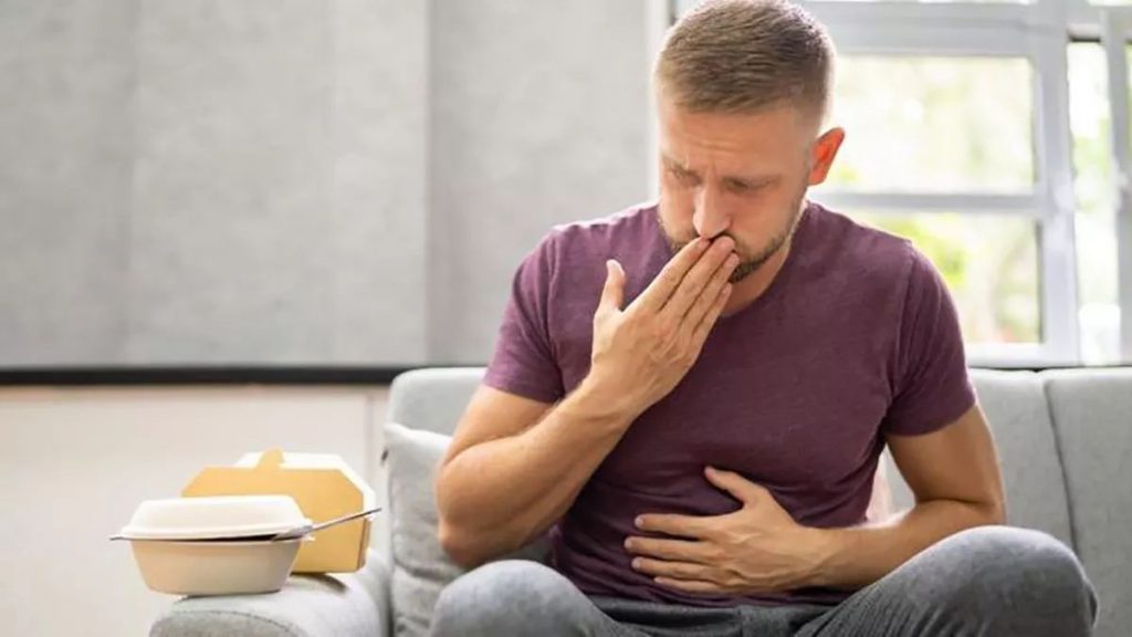 Este es el lado para dormir que te conviene si tienes reflujo 114 Causas del reflujo