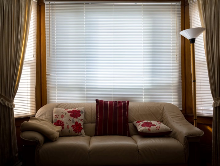 Consejos para comprar cortinas y estores para el verano