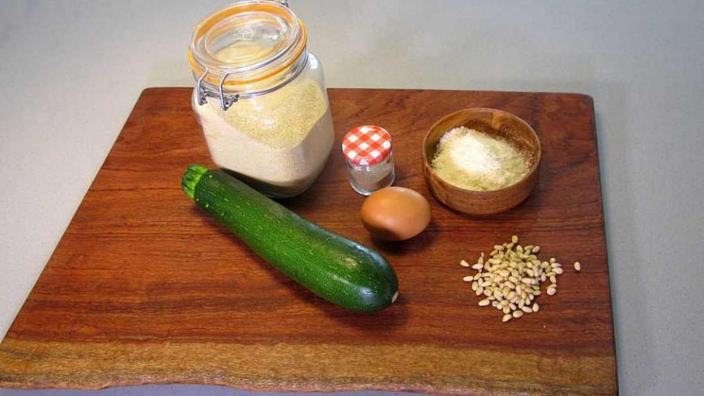 Ingredientes para realizar los filetes rusos de calabacín