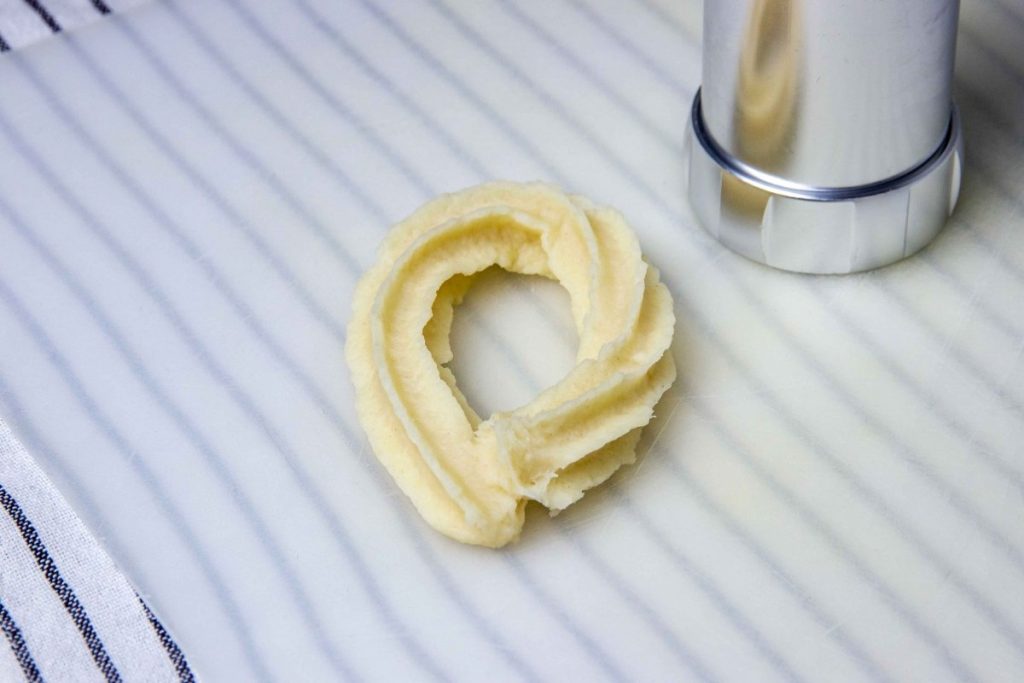 formar los churros con la churrera