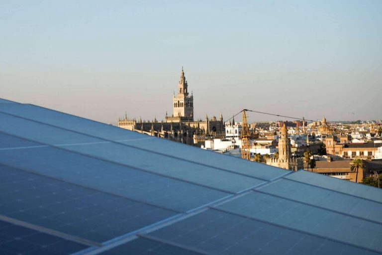 Subvenciones de hasta 100% para autoconsumo en Comunidades de Vecinos en Andalucía. Los pasos para solicitar la de la comunidad