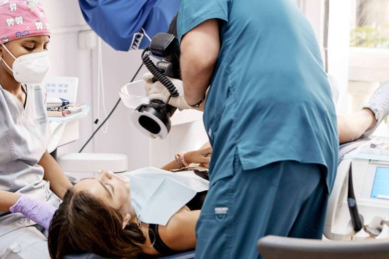 Carillas dentales, la solución en un día para recuperar la sonrisa