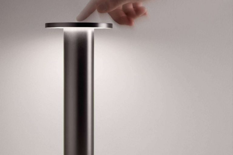 Insolit presenta la lámpara de pie Basic, diseñada por Josep Lluis Xuclà