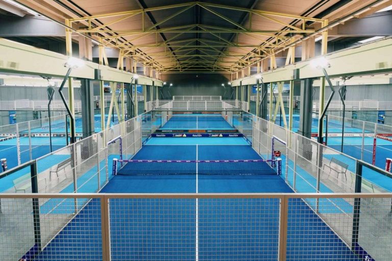 Focos de iluminación LED para pistas de pádel, con Óptima LED