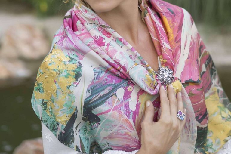 Un toque diferente a cualquier look con los pañuelos de seda de Full & Briss