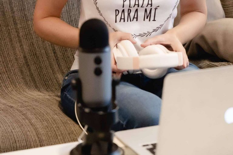 Entrevistas a opositores y episodios temáticos, con Úrsula Campos