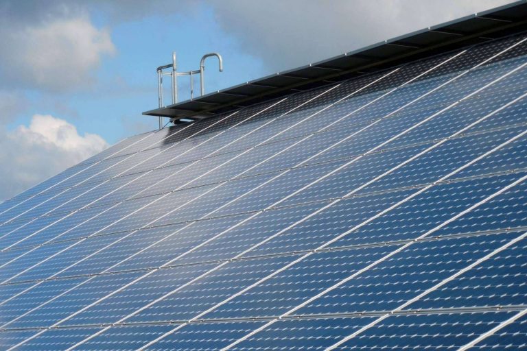 Instalación de 1.125 placas solares en el Centro Comercial Baricentro