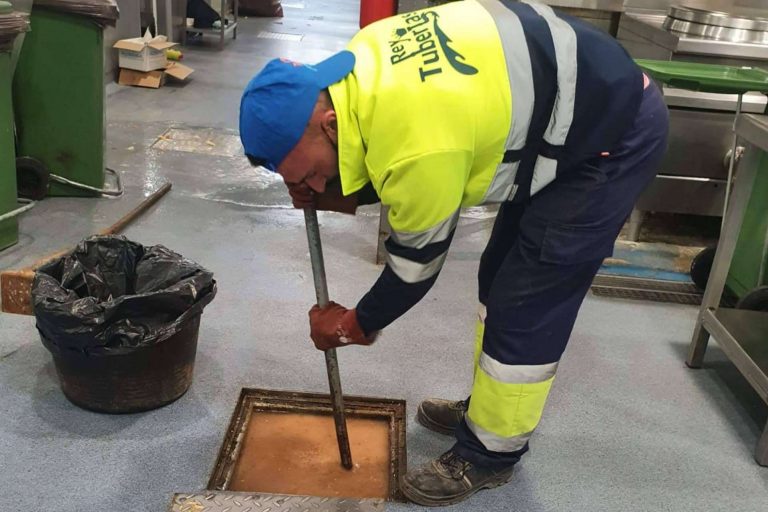 En Rey Tuberías son especialistas en desatoro de fregadero, arqueta, WC e inspección con cámara