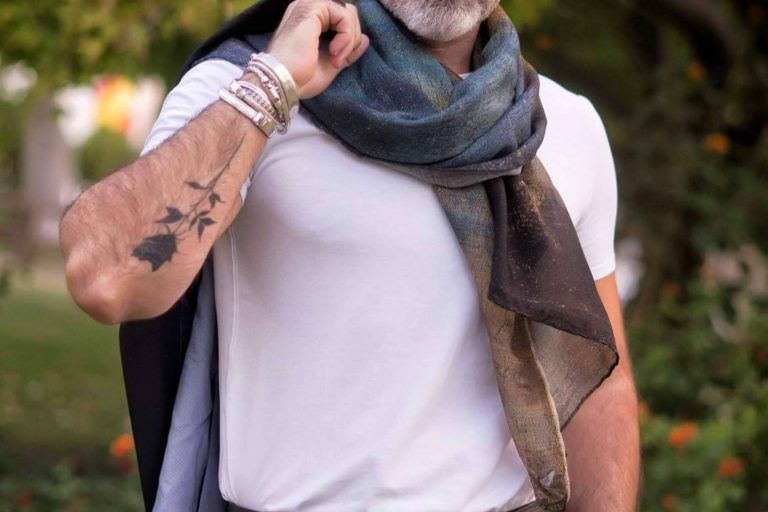 Obras de arte trasladadas a pañuelos de hombre para el cuello, de la mano de Full & Briss