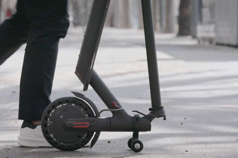 V-mount, el soporte universal para patinete eléctrico de Techmotion Electronics