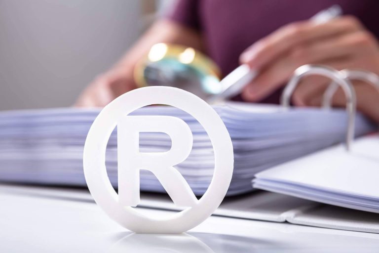 Servicio de vigilancia de marcas registradas y defensa frente al riesgo de confusión
