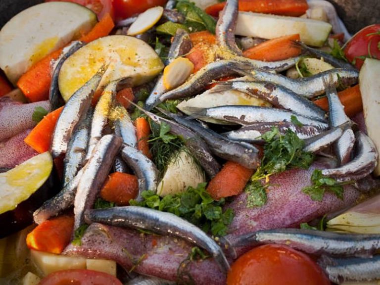 Jesús Sánchez (Cenador de Amós) rompe un mito: las anchoas de lata mejoran con piña y queso, no con limón