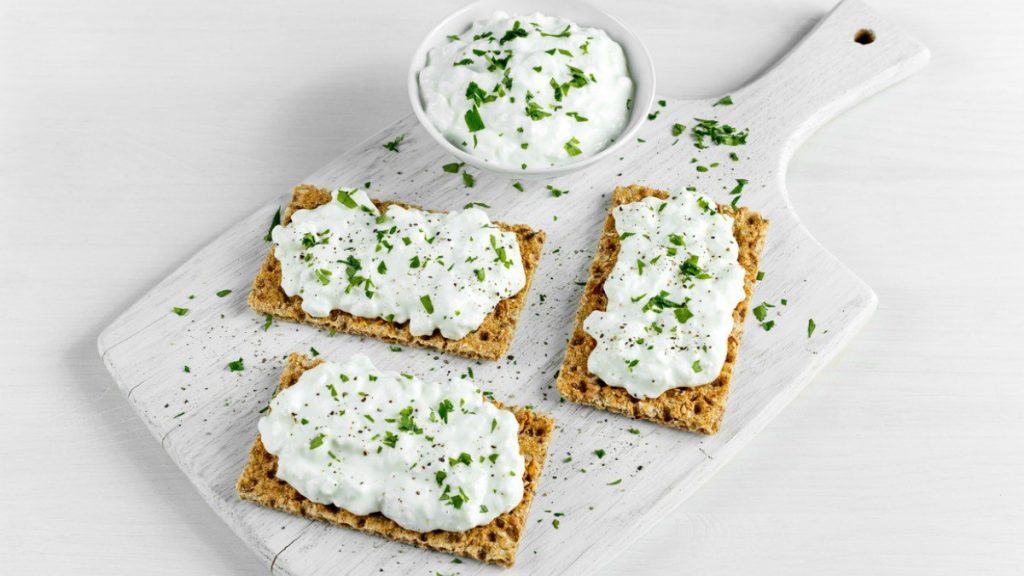 Quesos que sí puedes comer aunque estés a dieta