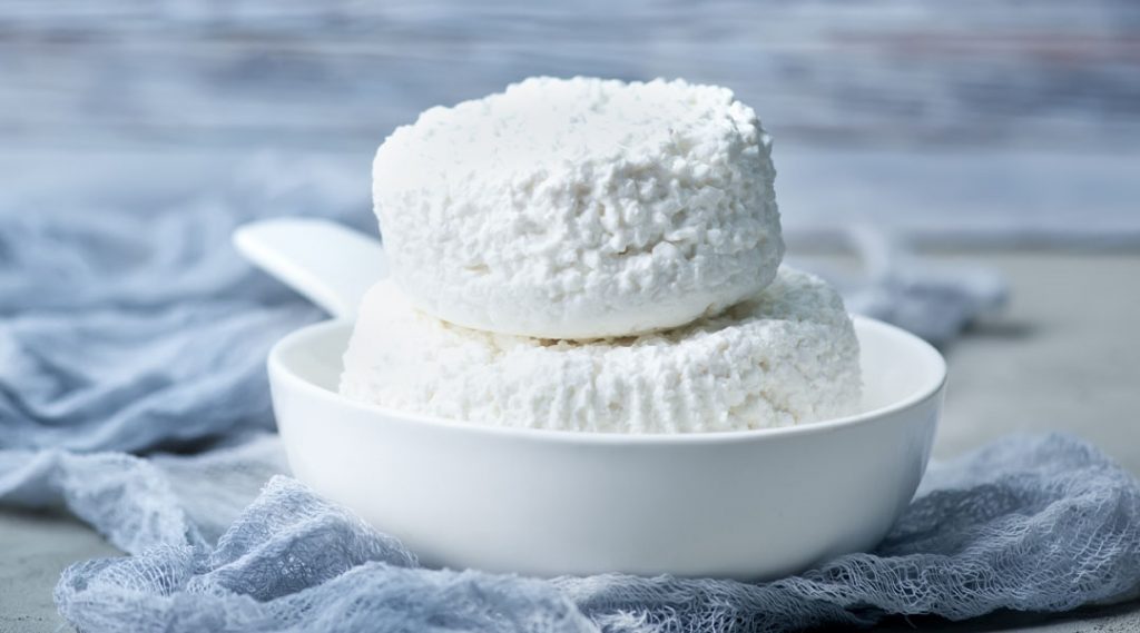 Quesos que sí puedes comer aunque estés a dieta