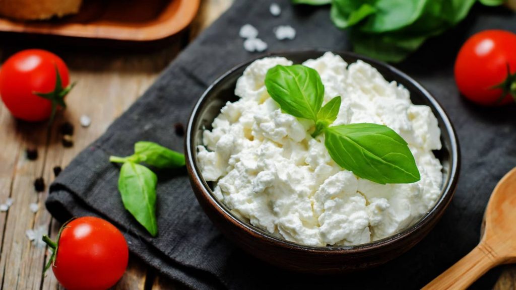 Quesos que sí puedes comer aunque estés a dieta