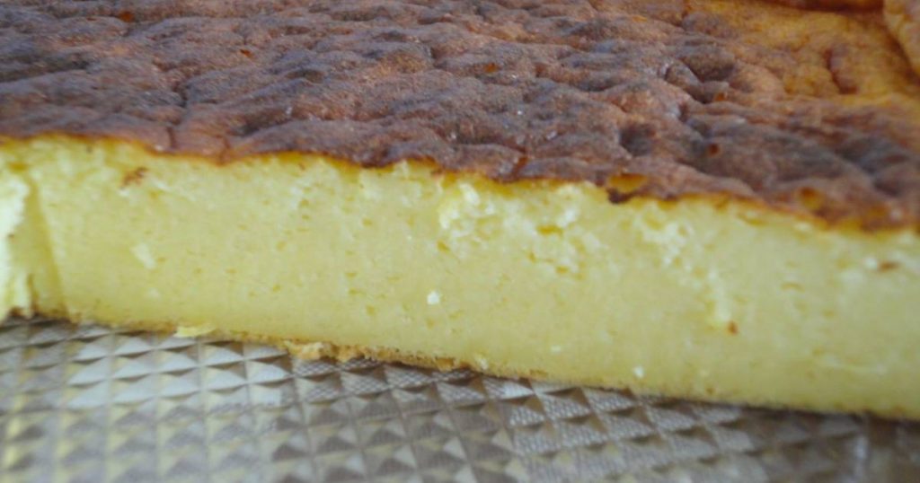 Como hacer una tarta de yogur griego super fácil en casa 33 Batir bien los huevos