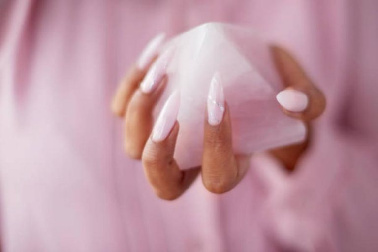 Este es el color de uñas con el que triunfarás este verano