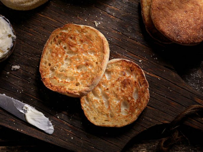 Cómo hacer pan en la sartén con solo dos ingredientes