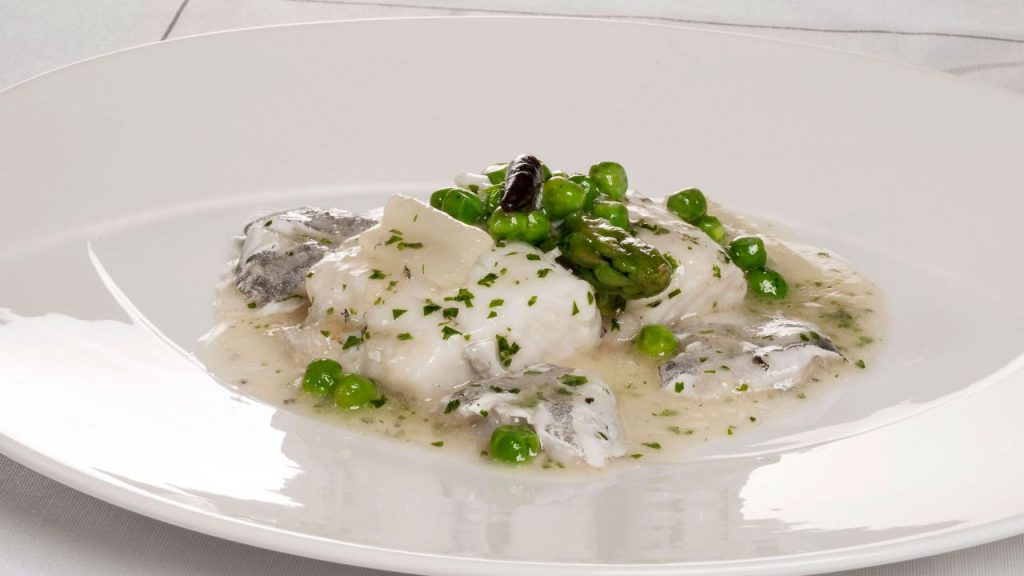 Merluza en salsa verde: un plato para conquistar a tus invitados 115 Merluza en salsa verde: Origen y cultura