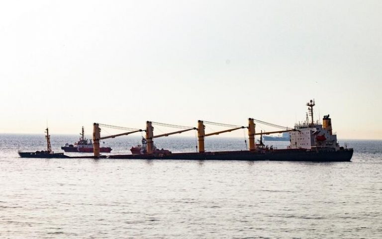 Gibraltar espera comenzar este jueves a extraer combustible del OS35 y buzos revelarán el alcance de la rotura