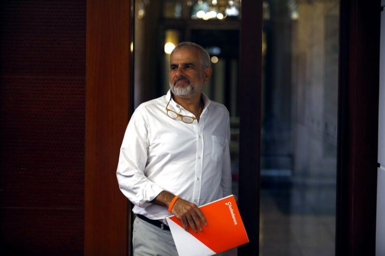 Cs pide a PSC y ERC dimitir de la Mesa para elegir un nuevo presidente del Parlament