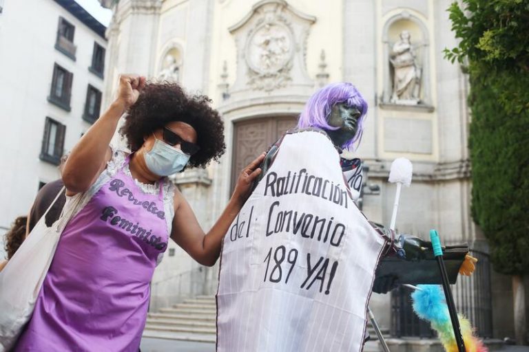 Trabajo quiere llevar el martes al Consejo de Ministros el reconocimiento del paro a las empleadas del hogar