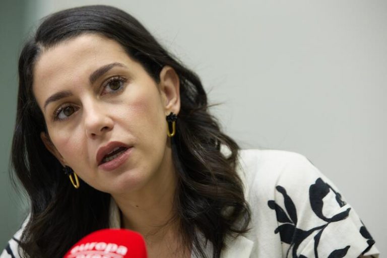 Arrimadas recuerda el pasado comunista de Yolanda Días tras su propuesta de topar los precios de alimentos