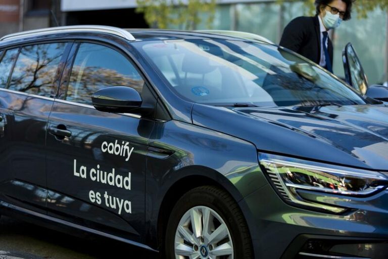 La Mesa del Turismo insta a la Junta de Andalucía a una regulación 