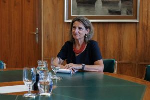 Los Veintisiete debaten reducir el consumo eléctrico o limitar los beneficios 'caídos del cielo'
